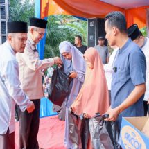 Pj Bupati Kamsol Hadiri Perayaan Santunan Anak Yatim di Desa Teratak, Rumbio Jaya