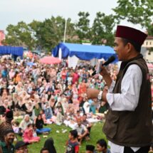 Didukung UAS, Ribuan Masyarakat Kampar Hadiri Kampanye Abdul Wahid – SF Hariyanto