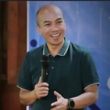 Rektor UIR Admiral Terima Penghargaan JMSI Riau di Kuantan Singingi