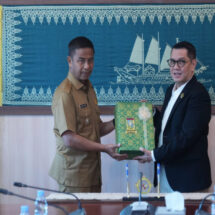 Bupati Kampar Serahkan LKPD Unaudited Tahun 2025